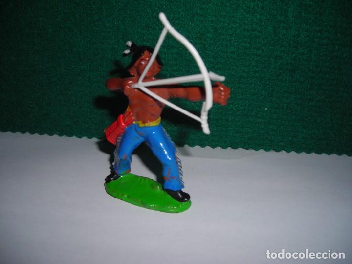 Figuras de goma y PVC: indio con arco y fecha oeste americano - Foto 1