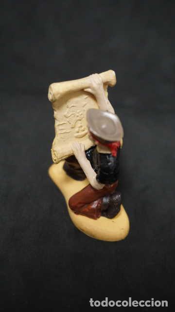 Figuras de goma y PVC: FIGURA PIRATA CON MAPA DE GOMA - Foto 2