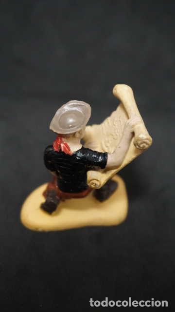 Figuras de goma y PVC: FIGURA PIRATA CON MAPA DE GOMA - Foto 3