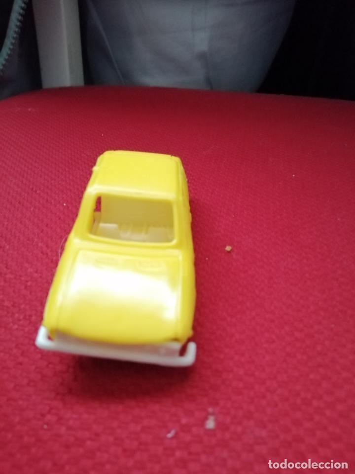 Figuras de goma y PVC: ANTIGUO COCHE SIMAR - Foto 2