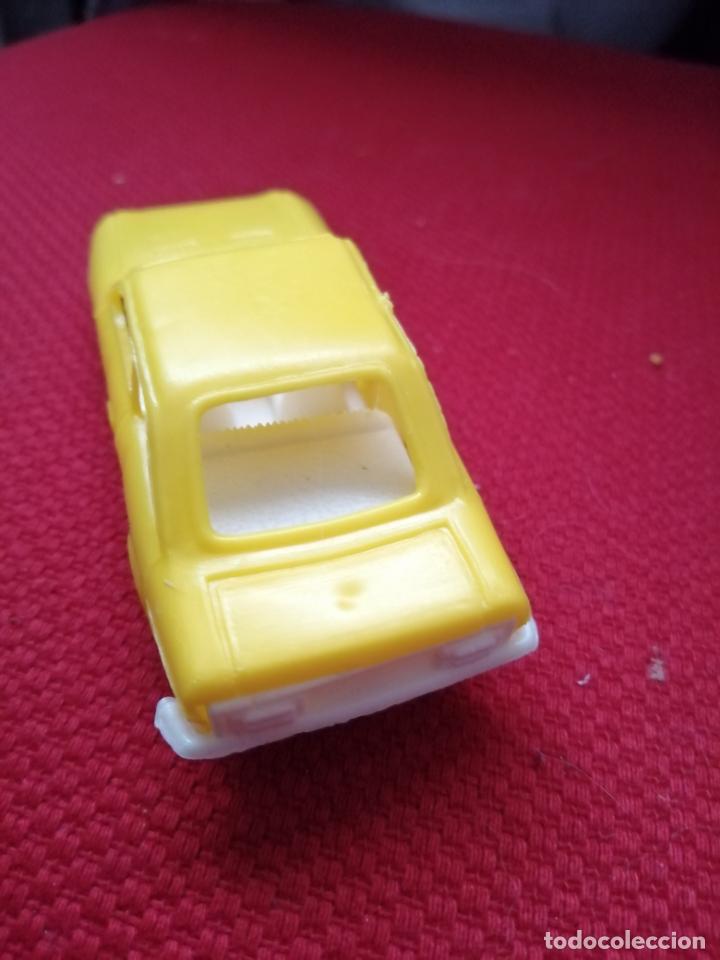 Figuras de goma y PVC: ANTIGUO COCHE SIMAR - Foto 4