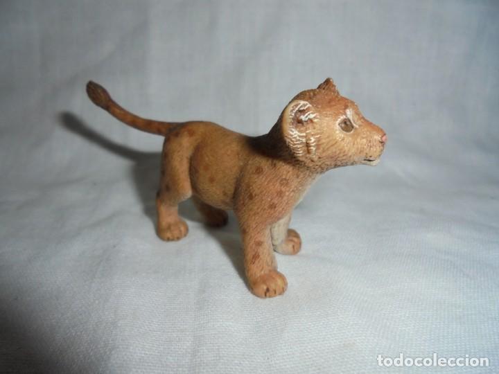 Figuras de goma y PVC: LEON CACHORRO  SCHLEICH - Foto 1
