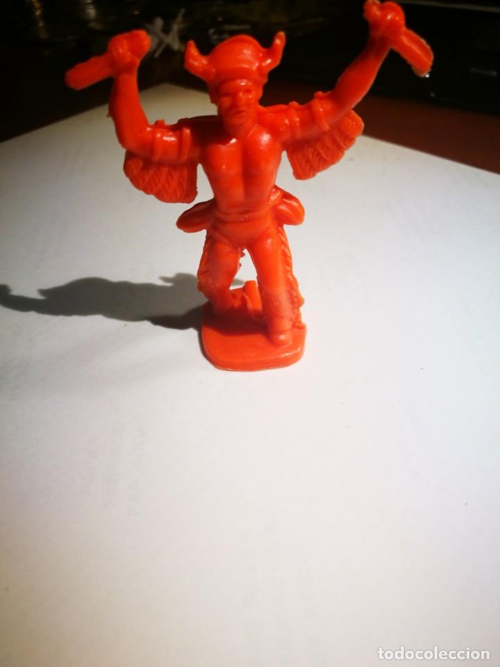 Figuras de goma y PVC: Indio Pl&aacute;stico Naranja - Foto 1