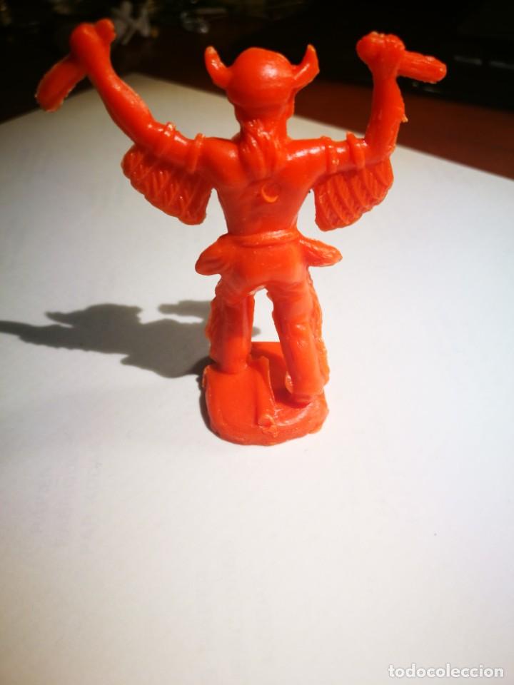 Figuras de goma y PVC: Indio Pl&aacute;stico Naranja - Foto 2