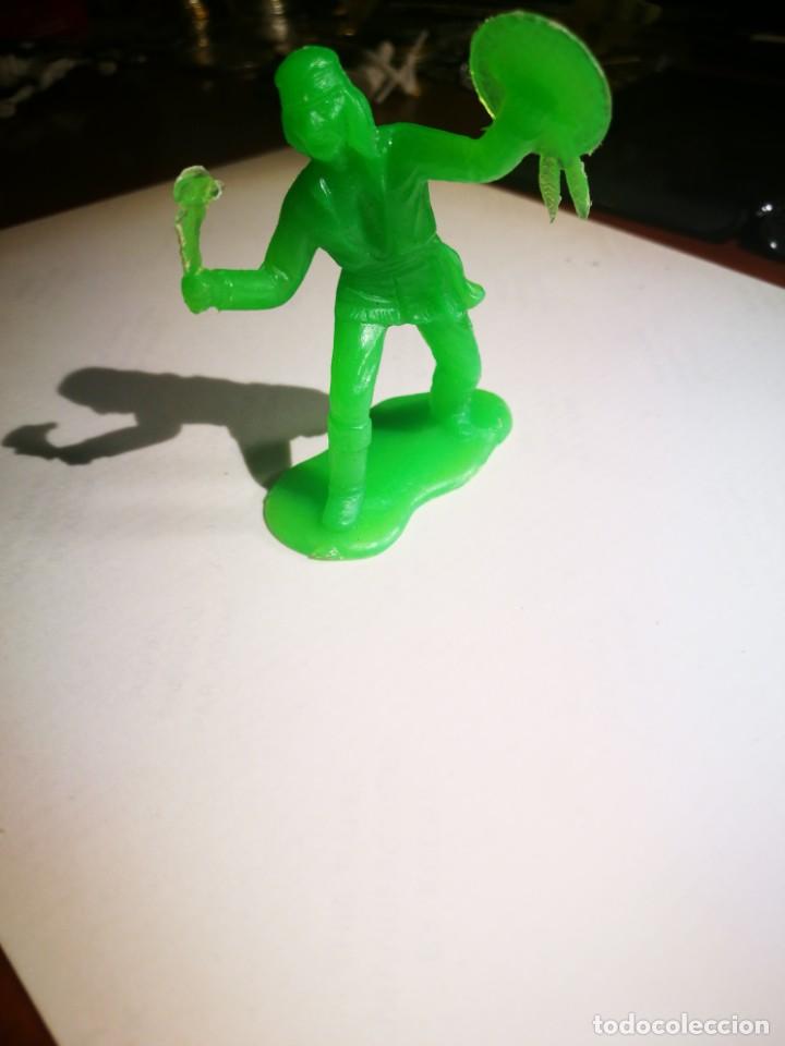 Figuras de goma y PVC: Indio Pl&aacute;stico Verde - Foto 1