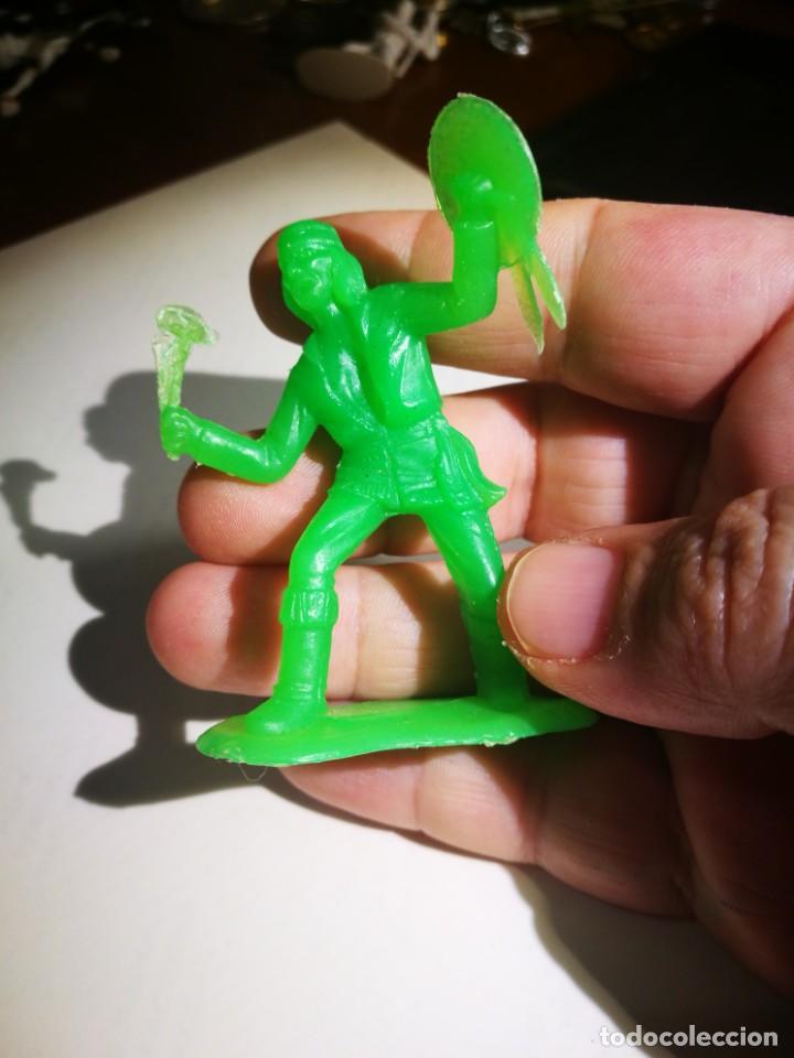 Figuras de goma y PVC: Indio Pl&aacute;stico Verde - Foto 3