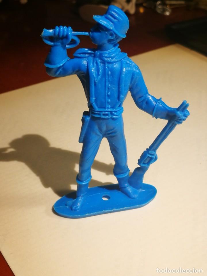 Figuras de Goma y PVC: Soldado trompetero Pl&aacute;stico Azul trompeta rota
