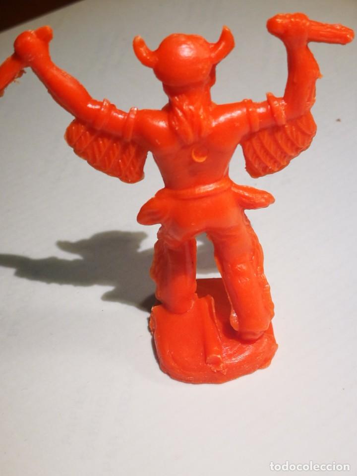 Figuras de goma y PVC: Indio Pl&aacute;stico Naranja - Foto 2