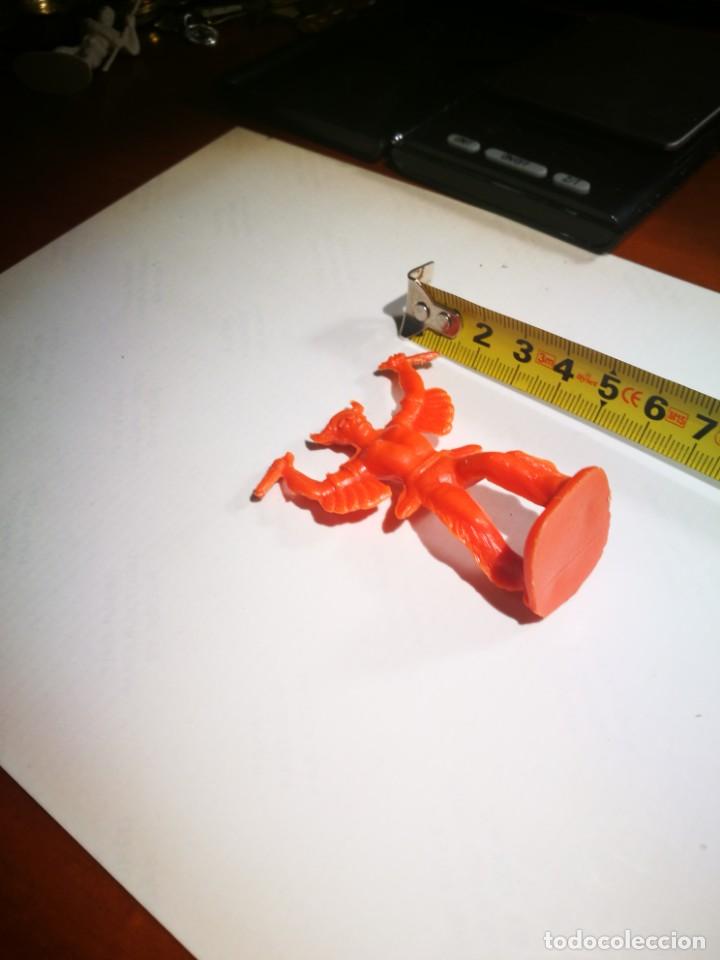 Figuras de goma y PVC: Indio Pl&aacute;stico Naranja - Foto 3