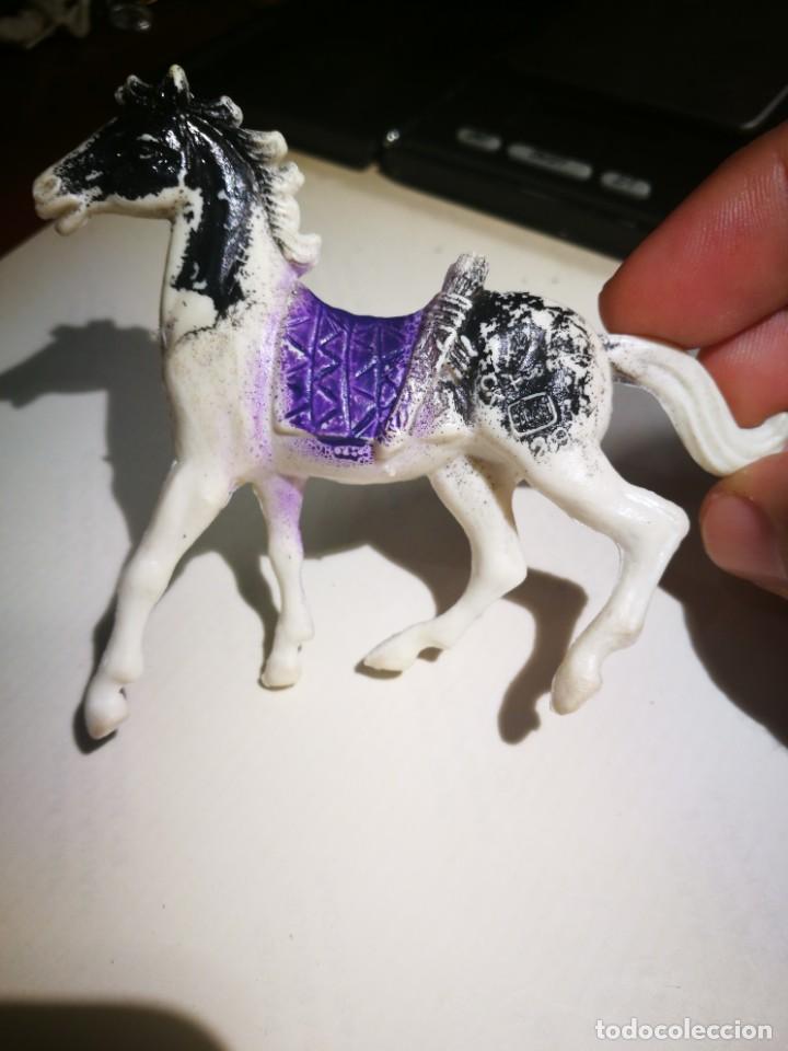 Figuras de goma y PVC: Comansi Caballo Negro y blanco de plastico - Foto 1