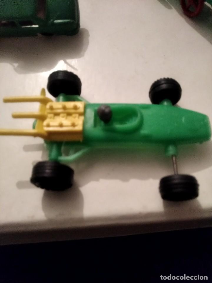 Figuras de goma y PVC: Coche kiosko pipero F&oacute;rmula uno pl&aacute;stico - Foto 1