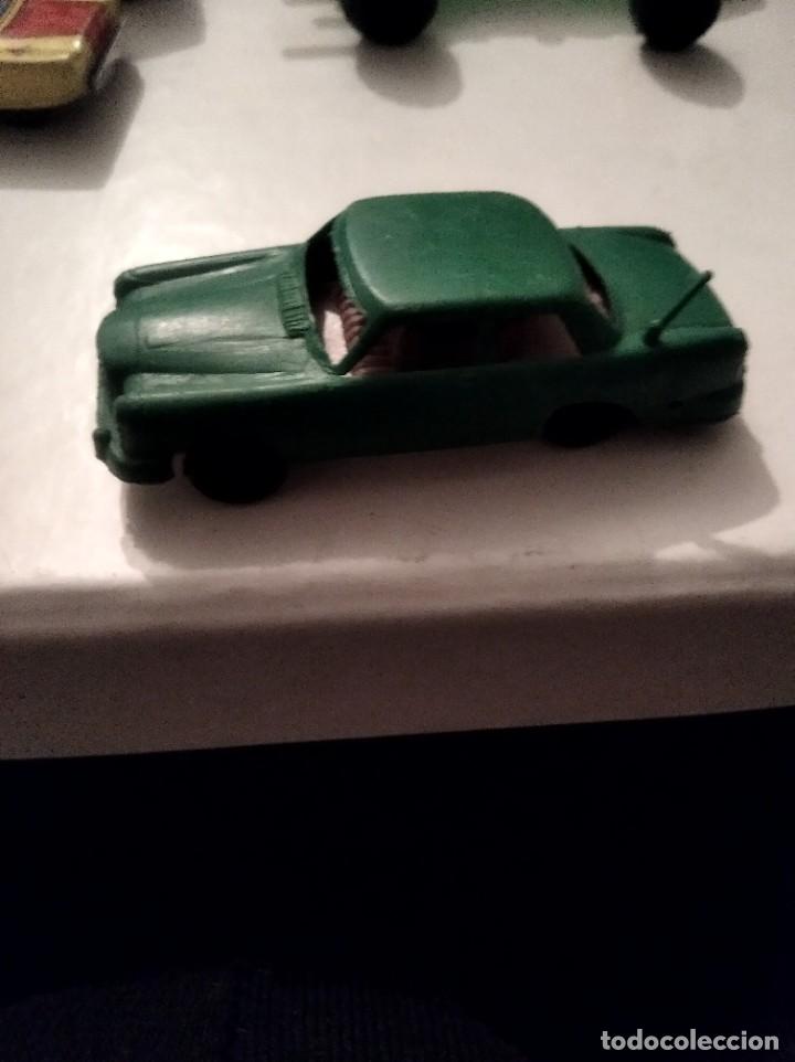 Figuras de goma y PVC: Coche kiosko pipero pl&aacute;stico - Foto 1