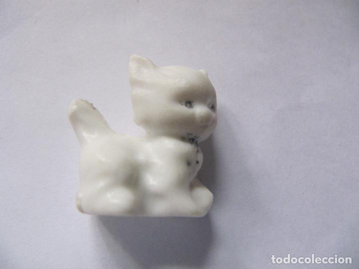 Figuras de goma y PVC: GATO BLANCO - Foto 1