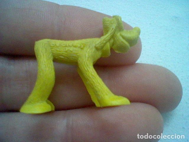 Figuras de goma y PVC: DUNKIN PLUTO SIN COLA MONOCROMO PL&Aacute;STICO AMARILLO 3 CMS LARGO - Foto 1