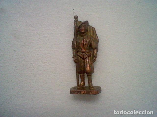 Rubber and PVC Figures: KINDER SCAME FIGURA METAL SWISS 4 K96 N 77 BANDERA GUARDA SUIZA 4 CMS ALTO