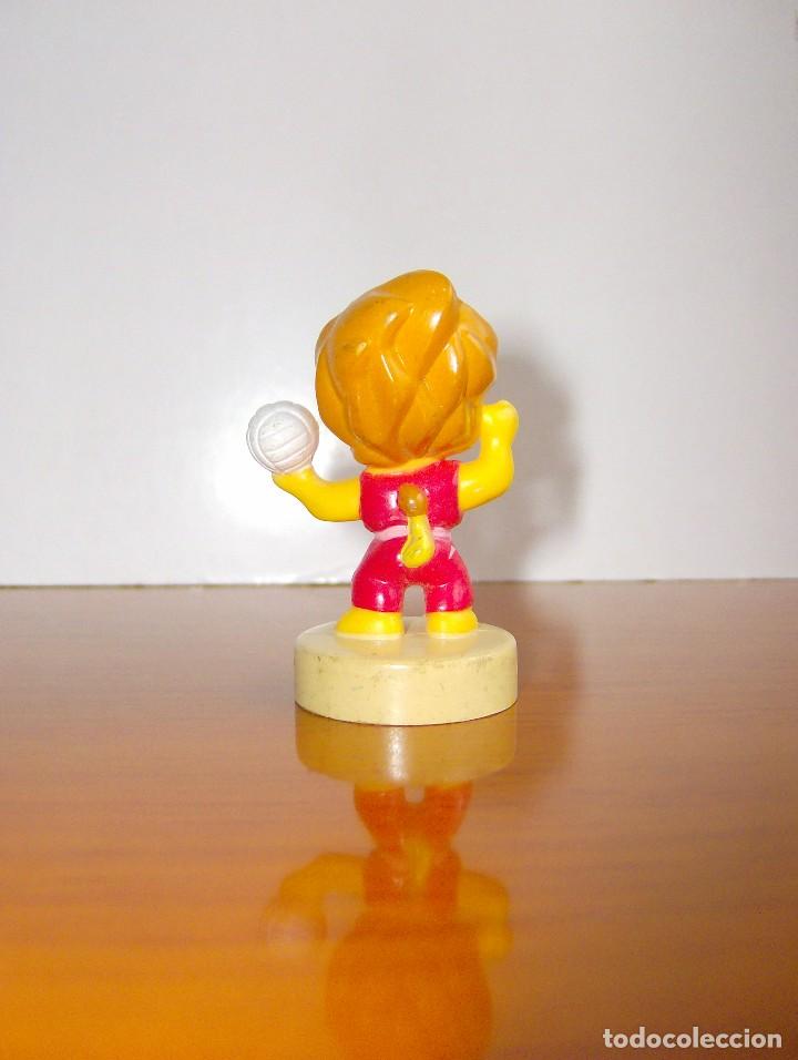 Figuras de goma y PVC: FIGURA LEON CON PELOTA - Foto 2