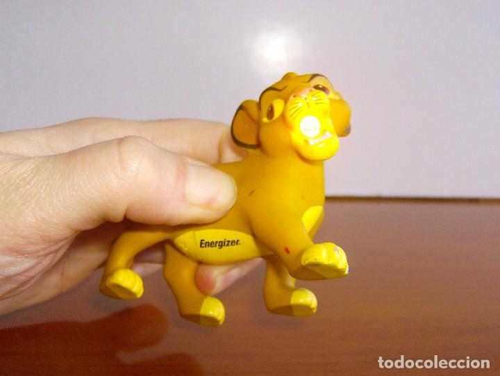 Figuras de goma y PVC: LINTERNA SIMBA (EL REY LEON). ENERGIZER - Foto 2
