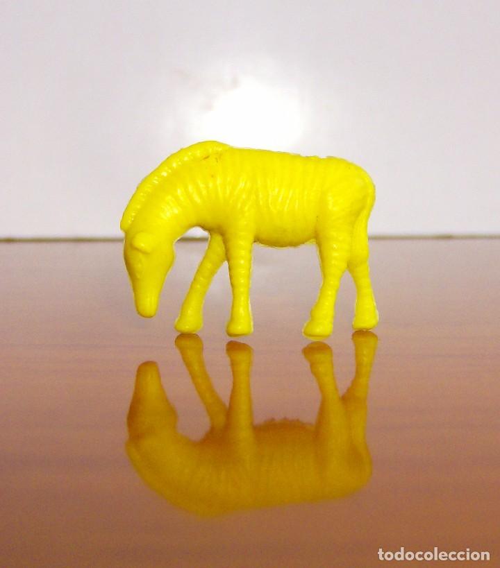 Figuras de goma y PVC: CEBRA DUNKIN COLOR AMARILLO - Foto 2