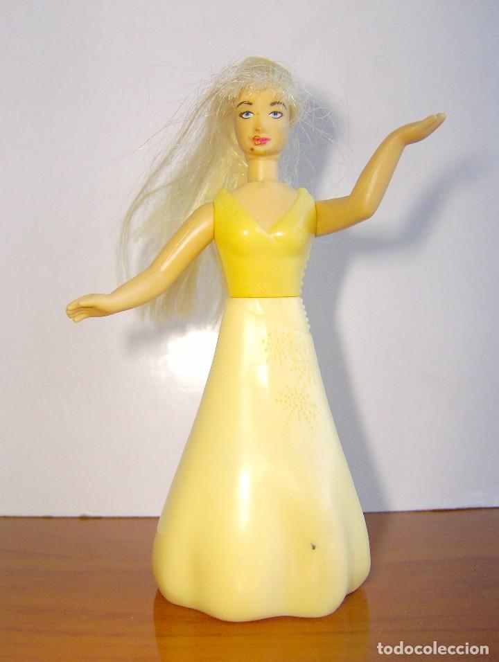 Figuras de Borracha e PVC: MU&Ntilde;ECA VESTIDO AMARILLO OBSEQUIO BURGER KING 2006