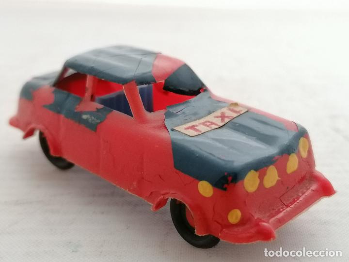Gummi- und PVC-Figuren: COCHE TURISMO, MEDIDAS 7,2 X 3 X 2,5 CM