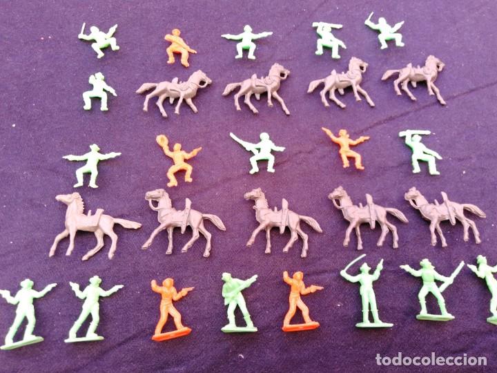 Figuras de goma y PVC: Vaqueros pl&aacute;stico Minioeste de Comansi - Foto 1