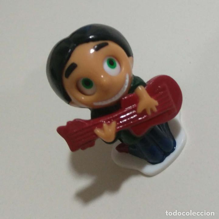 Figuras de Goma Kinder: colegio kinder ni&ntilde;o mu&ntilde;eco escolar estudiante figura colegiales colegial guitarra musico