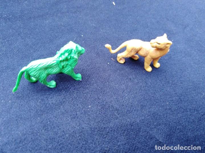 Figuras de goma y PVC: Lote Leon y leona dunkin - Foto 1