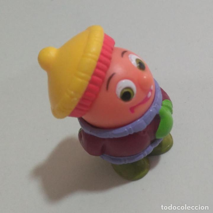 Kinder &Uuml;berraschung: kinder cabezon mu&ntilde;eco ni&ntilde;o figura bola nieve figurita gorro amarillo cabezones ferrero