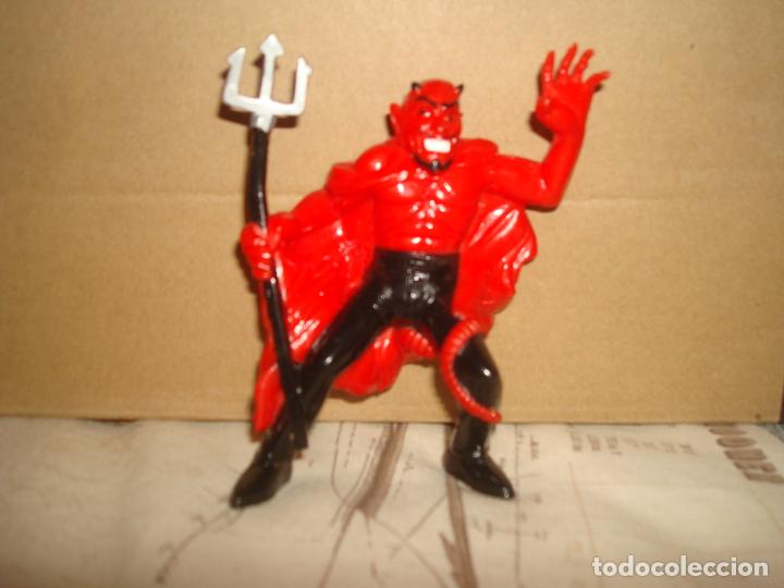 Figuras de goma y PVC: diablo de yolanda 9cm - Foto 1