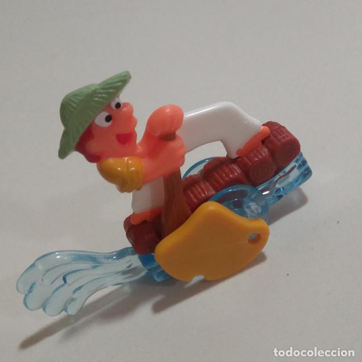 Kinder &Uuml;berraschung: figura ferrero kinder remero remos hombre explorador canoa balsa