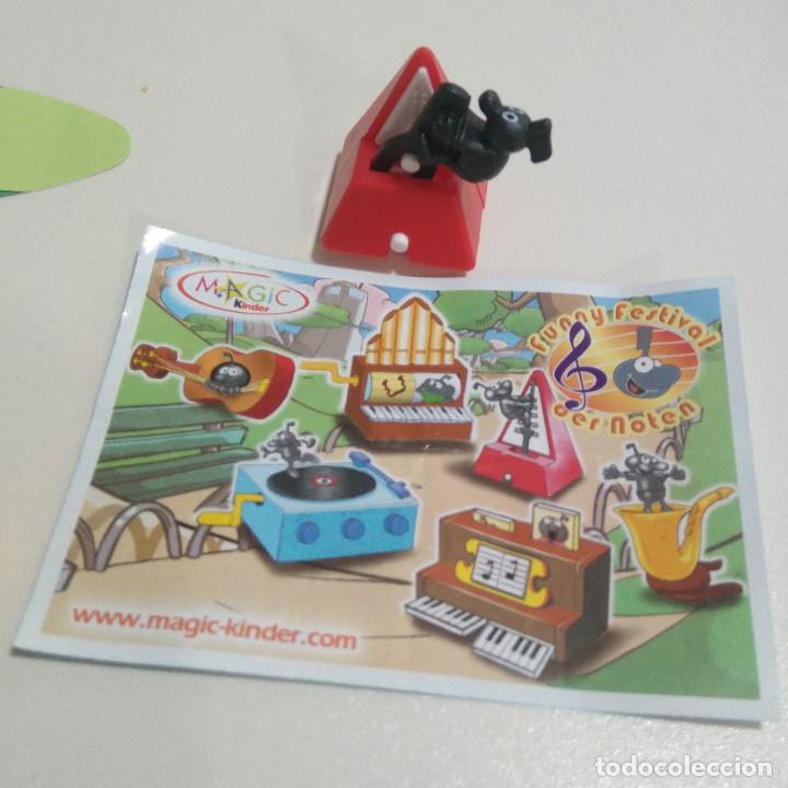 Kinder &Uuml;berraschung: kinder instrumento musical metronomo tiempo miniatura mini nota musical mu&ntilde;eco figura bpz papel