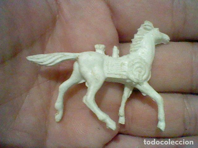 Rubber and PVC Figures: CABALLO PL&Aacute;STICO 5,5 CMS LARGO JUGADO ANTIGUO