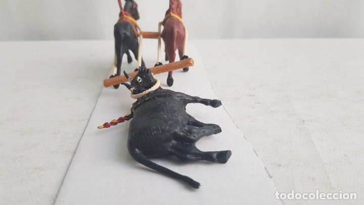 Figuras de Goma y PVC: Mulillas o Tiro de mulas con el toro muerto. Años 60. Teixido. - Foto 4 - 209056053