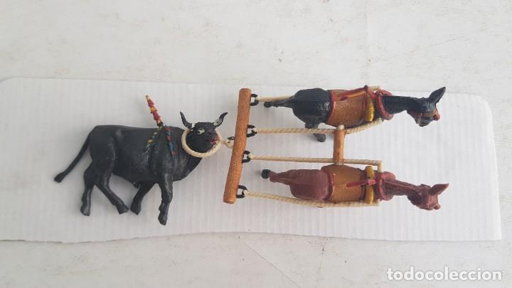 Figuras de Goma y PVC: Mulillas o Tiro de mulas con el toro muerto. Años 60. Teixido. - Foto 5 - 209056053