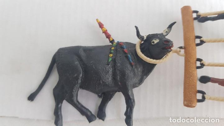 Figuras de Goma y PVC: Mulillas o Tiro de mulas con el toro muerto. Años 60. Teixido. - Foto 7 - 209056053