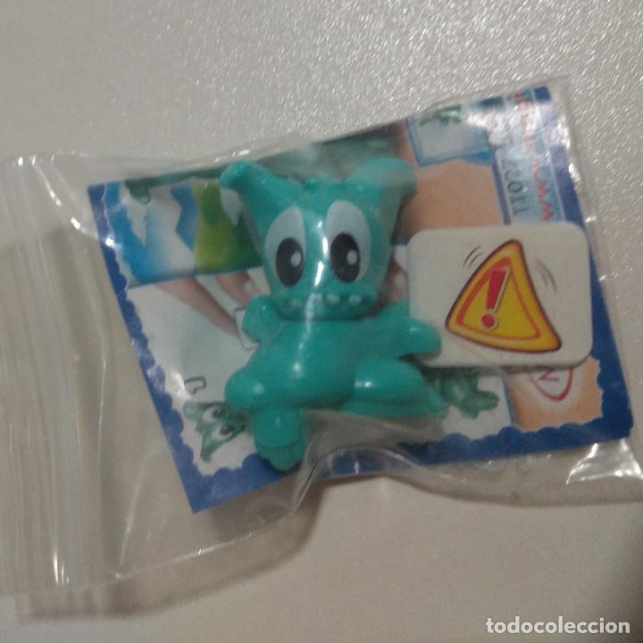 Figuras de Borracha e PVC: kinder dragon color mu&ntilde;eco figura bpz papel pinzas azul celeste