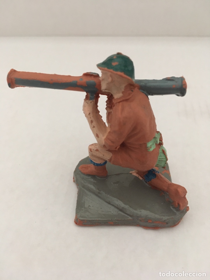 Figuras de goma y PVC: SOLDADO INGL&Eacute;S DE PL&Aacute;STICO PECH - Foto 2