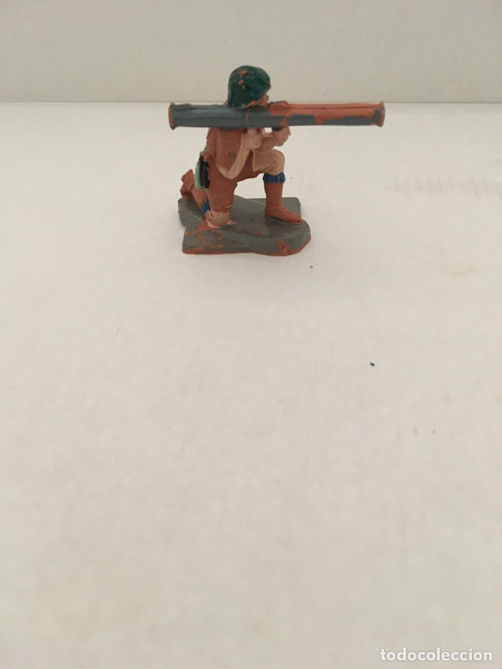 Figuras de goma y PVC: SOLDADO INGL&Eacute;S DE PL&Aacute;STICO PECH - Foto 1