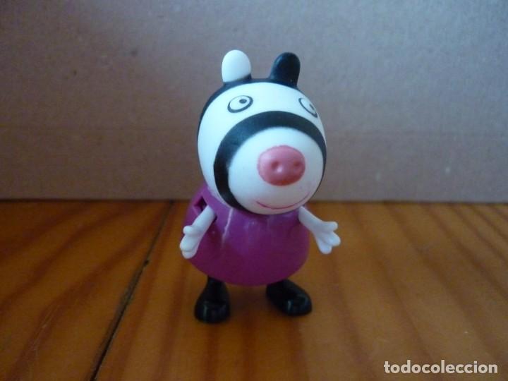 Figuras de goma y PVC: Figura de pl&aacute;stico Peppa Pig . 6 cm - Foto 1