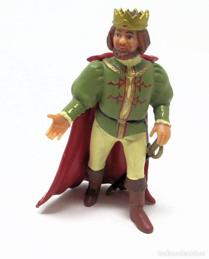 Rubber and PVC Figures: Figura de un Rey Medieval de la marca Papo - 9 cm de alto.