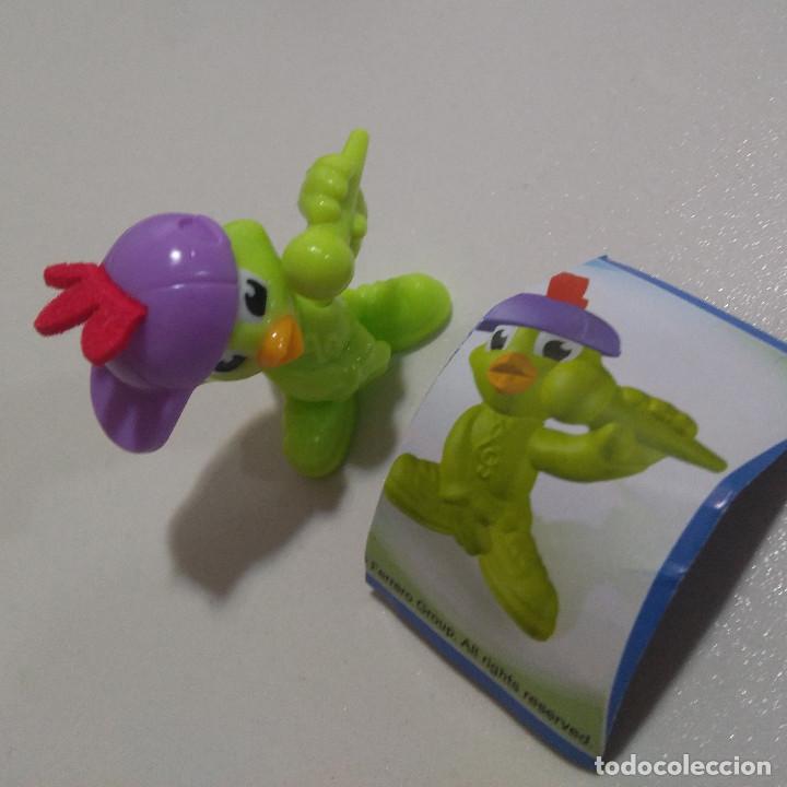 Figuras de Goma Kinder: PASCUA POLLITO POLLO RAPERO MU&Ntilde;ECO KINDER RAP GORRA