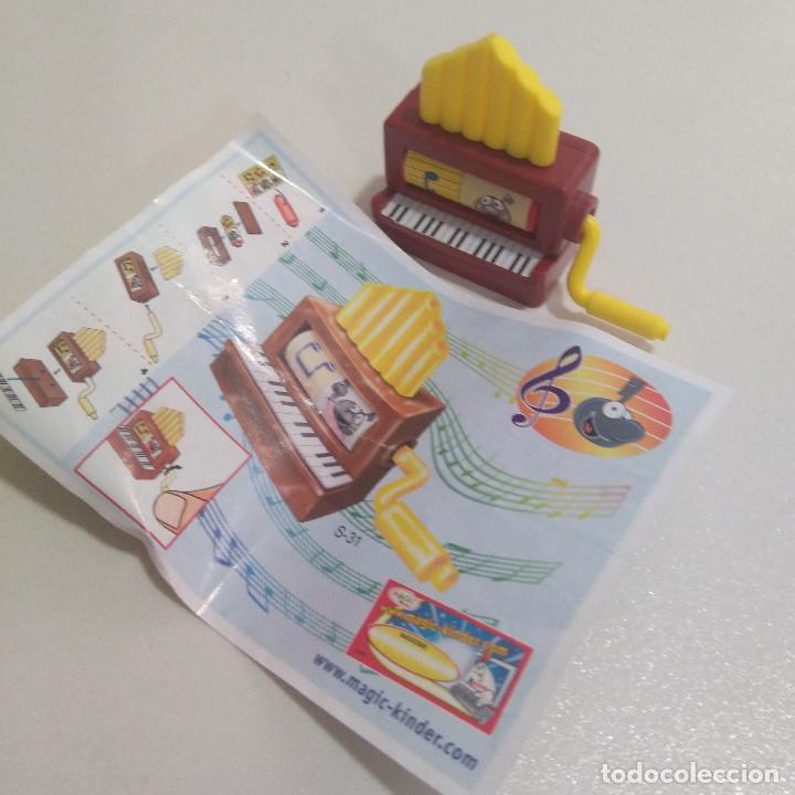 Figuras de Goma Kinder: kinder instrumento musical miniatura mini nota musical organillo organo manivela bpz papel