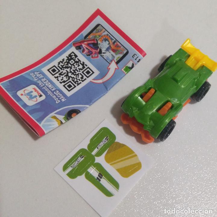 Figuras de Goma Kinder: KINDER EN COCHE HOT WHEELS 2019 MATTEL WHELS MINIATURA CARRERA BPZ PEGATINAS