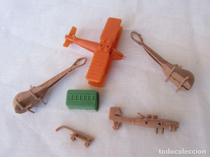 Figuras de goma y PVC: Piezas de montaplex o similar. - Foto 2