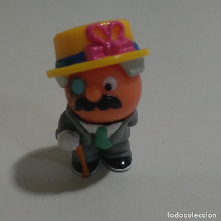 Figuras de goma Kinder: kinder cabezon se&ntilde;or monoculo baston - Foto 1