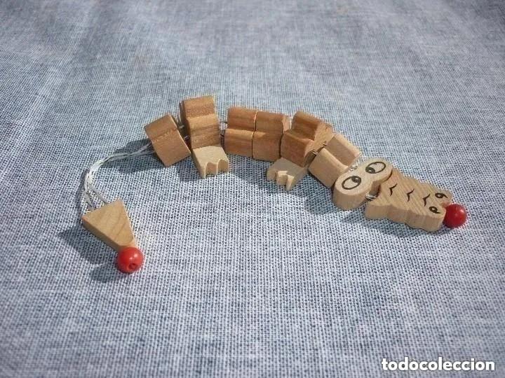 Figuras de goma Kinder: FIGURA KINDER COCODRILO DE MADERA - Foto 1