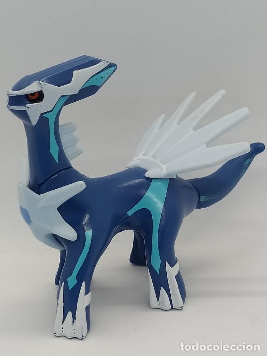 Foto de Modelo Plástico De Um Brinquedo De Pokemon Dialga Da Refeição Feliz  De Mcdonald S Em Um Fundo Azul e mais fotos de stock de Pokémon - iStock