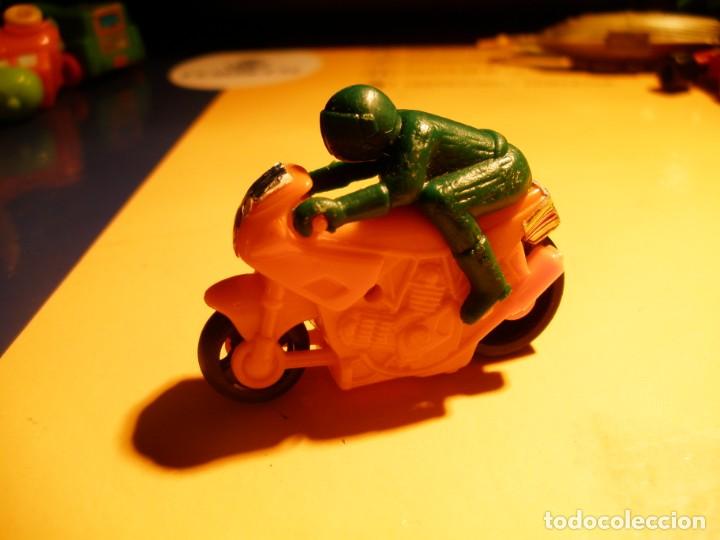 Figuras de goma Kinder: KINDER - K96 N.97 - MOTO - FORMULA 1 - Foto 1