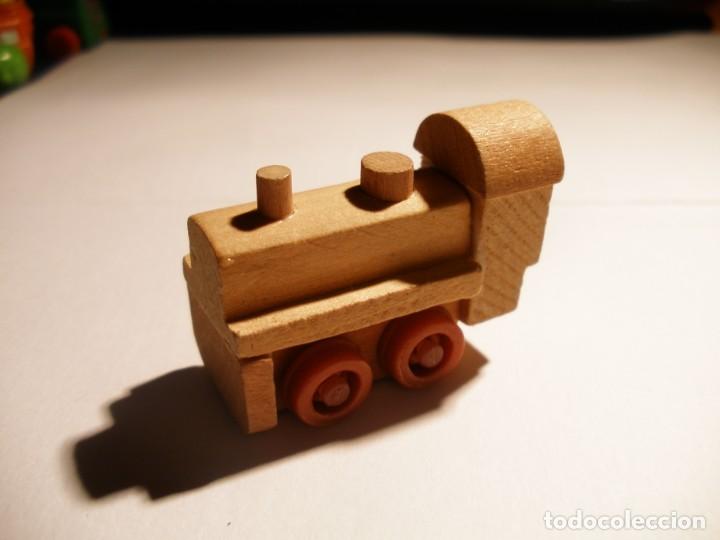 Figure di Gomma e PVC: KINDER - K96 N.128 - TREN MADERA.
