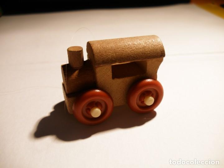 Figure di Gomma e PVC: KINDER - K96 N.130 - TREN MADERA.